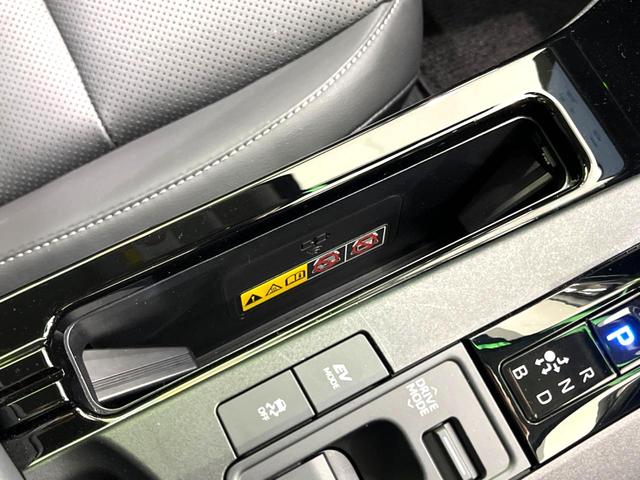 プリウス Z 禁煙車 純正12.3型ナビ 全周囲カメラ ブラインドスポットモニター 衝突軽減装置 レーダークルーズコントロール シートベンチレーション パワーバックドア ETC レザー調シート パワーシート(58枚目)