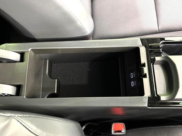 プリウス Z 禁煙車 純正12.3型ナビ 全周囲カメラ ブラインドスポットモニター 衝突軽減装置 レーダークルーズコントロール シートベンチレーション パワーバックドア ETC レザー調シート パワーシート(59枚目)