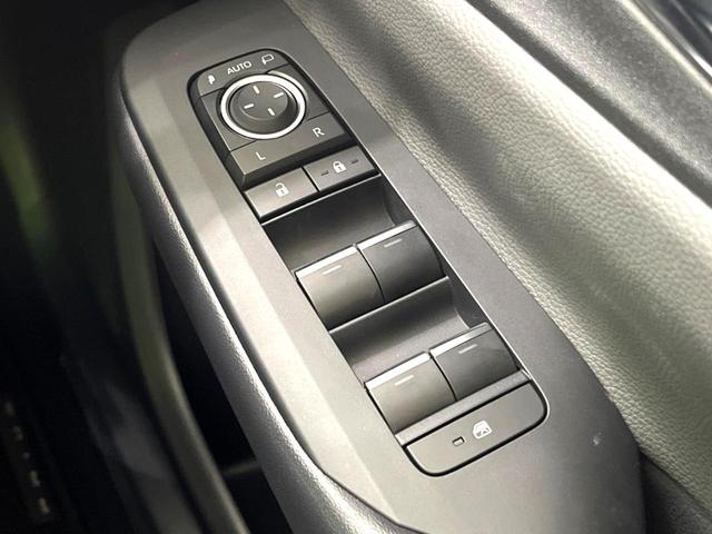 プリウス Z 禁煙車 純正12.3型ナビ 全周囲カメラ ブラインドスポットモニター 衝突軽減装置 レーダークルーズコントロール シートベンチレーション パワーバックドア ETC レザー調シート パワーシート(65枚目)