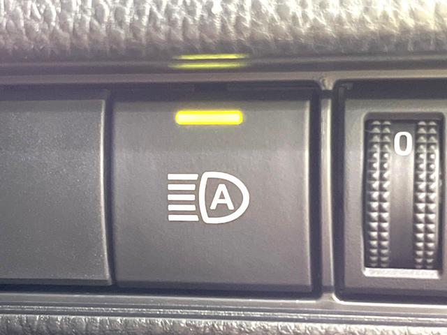 プリウス Z 禁煙車 純正12.3型ナビ 全周囲カメラ ブラインドスポットモニター 衝突軽減装置 レーダークルーズコントロール シートベンチレーション パワーバックドア ETC レザー調シート パワーシート(70枚目)