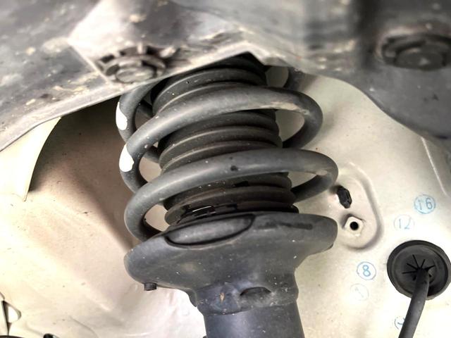 スペーシアカスタム ハイブリッドＸＳターボ　禁煙車　純正９型ナビ　全周囲カメラ　スズキコネクト　両側電動スライドドア　シートヒーター　ステアリングヒーター　ハーフレザー調シート　後席オットマン　ＬＥＤヘッドライト　フォグライト（24枚目）