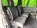 後部座席も気になるようなキズ・汚れやへたり等、大きなダメージはなく、良好な状態です。