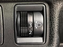 【ヘッドライトレベライザー】前照灯照射方向調節装置。対向車への眩惑防止目的で光軸を調整してくれます。 7