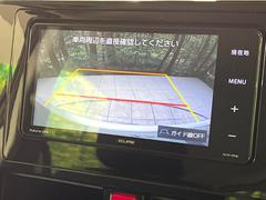 【バックカメラ】駐車時に後方がリアルタイム映像で確認できます。大型商業施設や立体駐車場での駐車時や、夜間のバック時に大活躍！運転スキルに関わらず、今や必須となった装備のひとつです！ 4