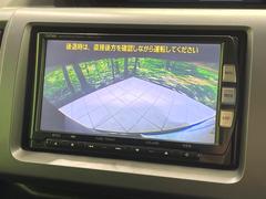 【バックカメラ】駐車時に後方がリアルタイム映像で確認できます。大型商業施設や立体駐車場での駐車時や、夜間のバック時に大活躍！運転スキルに関わらず、今や必須となった装備のひとつです！ 5