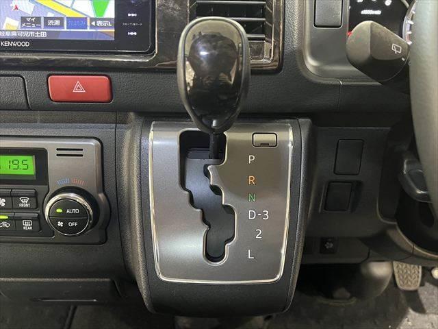 ハイエースバン スーパーＧＬ　ダークプライム　ＳＤナビ　禁煙車　バックカメラ　フルセグテレビ　ＥＴＣ　スマートキー　ＬＥＤヘッドライト　アイドリングストップ　両側スライドドア　電動格納ミラー　フォグランプ　オートエアコン　パワーウィンドウ（36枚目）