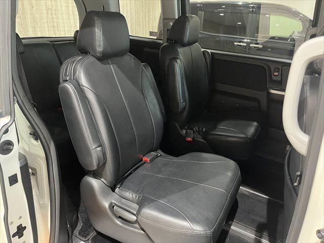 ステップワゴン スパーダ２４ＳＺ　禁煙車　両側パワースライドドア　メモリーナビ　フルセグＴＶ　バックカメラ　ＨＩＤヘッドライト　オートライト　Ｂｌｕｅｔｏｏｔｈ　純正１６インチアルミホイール　横滑り防止装置（8枚目）