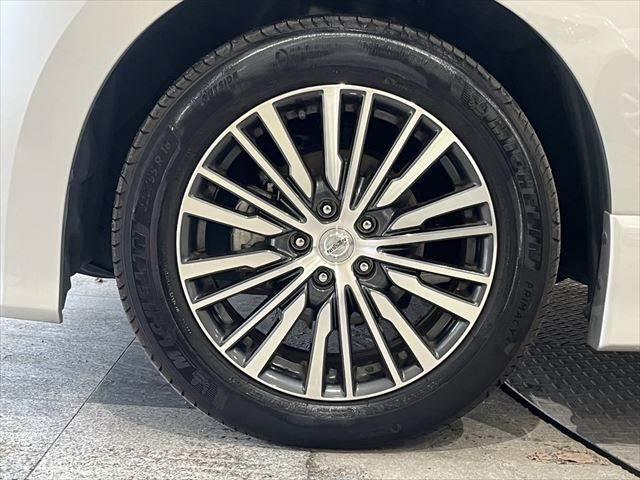 エルグランド ２５０ハイウェイスタープレミアム　禁煙車　純正ＨＤＤナビ　アラウンドビューモニター　衝突軽減ブレーキ　レーダークルーズコントロール　両側パワースライドドア　フルセグＴＶ　ＬＥＤヘッドライト　本革シート　Ｂｌｕｅｔｏｏｔｈ　パワーシート（15枚目）