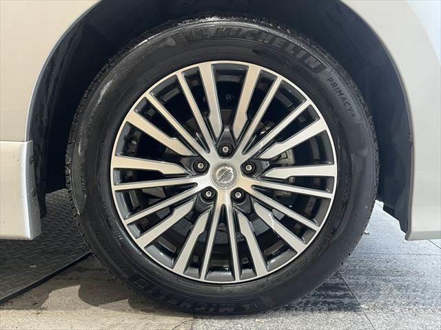 エルグランド ２５０ハイウェイスタープレミアム　禁煙車　純正ＨＤＤナビ　アラウンドビューモニター　衝突軽減ブレーキ　レーダークルーズコントロール　両側パワースライドドア　フルセグＴＶ　ＬＥＤヘッドライト　本革シート　Ｂｌｕｅｔｏｏｔｈ　パワーシート（29枚目）