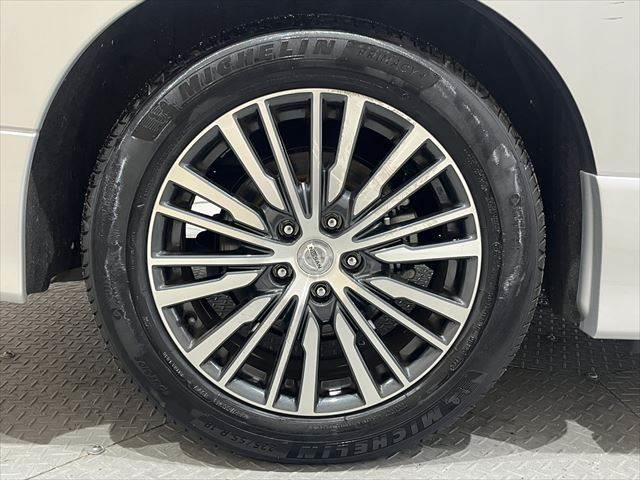 エルグランド ２５０ハイウェイスタープレミアム　禁煙車　純正ＨＤＤナビ　アラウンドビューモニター　衝突軽減ブレーキ　レーダークルーズコントロール　両側パワースライドドア　フルセグＴＶ　ＬＥＤヘッドライト　本革シート　Ｂｌｕｅｔｏｏｔｈ　パワーシート（30枚目）