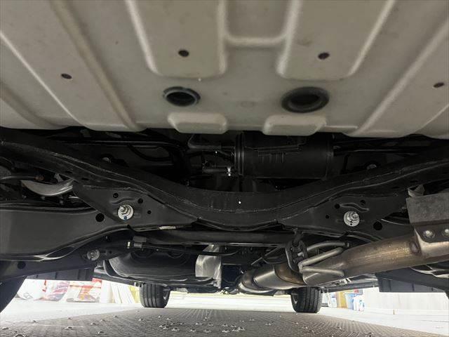 エルグランド ２５０ハイウェイスタープレミアム　禁煙車　純正ＨＤＤナビ　アラウンドビューモニター　衝突軽減ブレーキ　レーダークルーズコントロール　両側パワースライドドア　フルセグＴＶ　ＬＥＤヘッドライト　本革シート　Ｂｌｕｅｔｏｏｔｈ　パワーシート（35枚目）