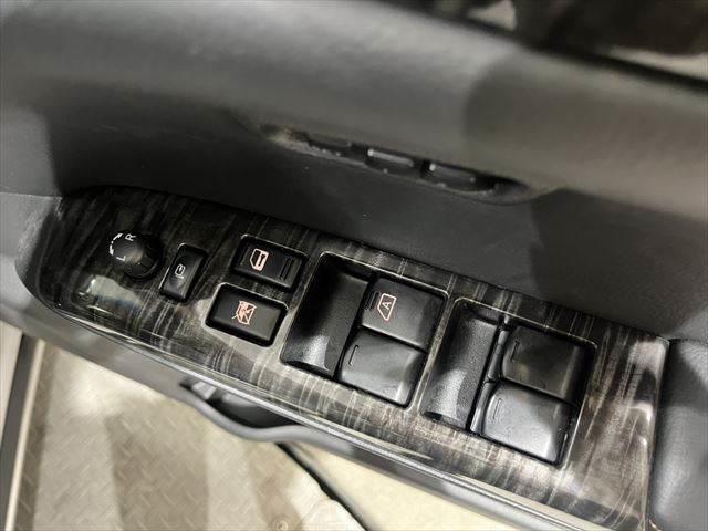 エルグランド ２５０ハイウェイスタープレミアム　禁煙車　純正ＨＤＤナビ　アラウンドビューモニター　衝突軽減ブレーキ　レーダークルーズコントロール　両側パワースライドドア　フルセグＴＶ　ＬＥＤヘッドライト　本革シート　Ｂｌｕｅｔｏｏｔｈ　パワーシート（46枚目）