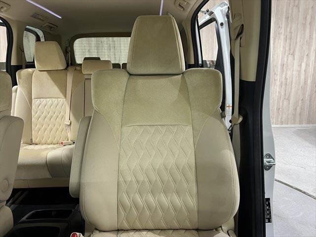 アルファード Ｘ　禁煙車　メモリーナビ　フルセグＴＶ　バックカメラ　両側パワースライドドア　衝突軽減ブレーキ　ＬＥＤヘッドライト　クリアランスソナー　クルーズコントロール　ミュージックサーバー　オットマン　スマートキー（65枚目）