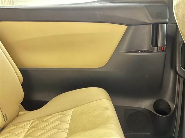 アルファード Ｘ　禁煙車　メモリーナビ　フルセグＴＶ　バックカメラ　両側パワースライドドア　衝突軽減ブレーキ　ＬＥＤヘッドライト　クリアランスソナー　クルーズコントロール　ミュージックサーバー　オットマン　スマートキー（67枚目）