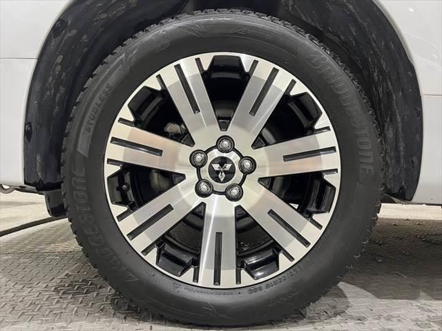 デリカＤ：５ Ｐ　７人乗り　純正１０インチナビ　禁煙車　両側パワースライドドア　全方位カメラ　４ＷＤ　フルセグ　ＬＥＤヘッドライト　シートヒーター　ＥＴＣ　Ｂｌｕｅｔｏｏｔｈ　ミュージックサーバー　レーダークルーズコントロール（16枚目）