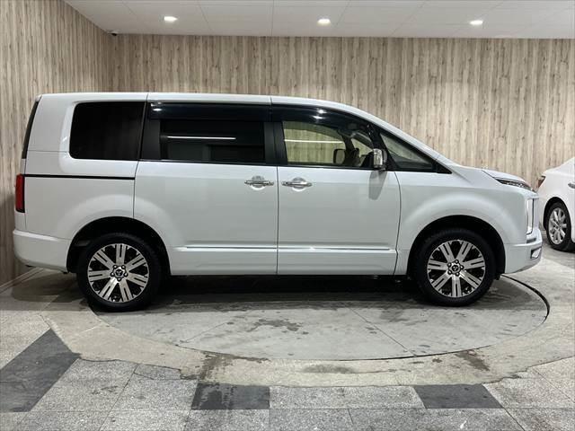 デリカＤ：５ Ｐ　７人乗り　純正１０インチナビ　禁煙車　両側パワースライドドア　全方位カメラ　４ＷＤ　フルセグ　ＬＥＤヘッドライト　シートヒーター　ＥＴＣ　Ｂｌｕｅｔｏｏｔｈ　ミュージックサーバー　レーダークルーズコントロール（19枚目）