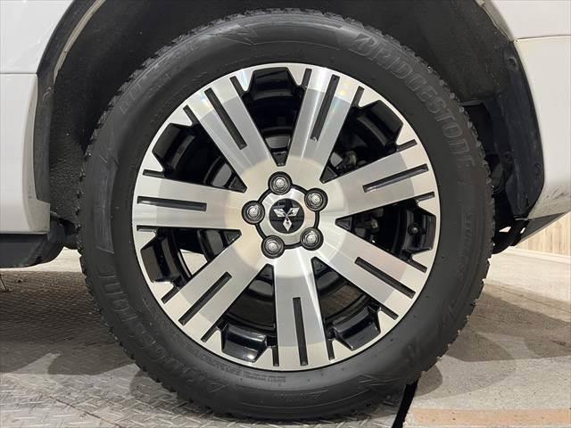 デリカＤ：５ Ｐ　７人乗り　純正１０インチナビ　禁煙車　両側パワースライドドア　全方位カメラ　４ＷＤ　フルセグ　ＬＥＤヘッドライト　シートヒーター　ＥＴＣ　Ｂｌｕｅｔｏｏｔｈ　ミュージックサーバー　レーダークルーズコントロール（30枚目）