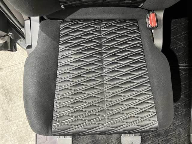 デリカＤ：５ Ｐ　７人乗り　純正１０インチナビ　禁煙車　両側パワースライドドア　全方位カメラ　４ＷＤ　フルセグ　ＬＥＤヘッドライト　シートヒーター　ＥＴＣ　Ｂｌｕｅｔｏｏｔｈ　ミュージックサーバー　レーダークルーズコントロール（60枚目）