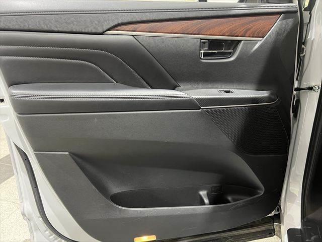 デリカＤ：５ Ｐ　７人乗り　純正１０インチナビ　禁煙車　両側パワースライドドア　全方位カメラ　４ＷＤ　フルセグ　ＬＥＤヘッドライト　シートヒーター　ＥＴＣ　Ｂｌｕｅｔｏｏｔｈ　ミュージックサーバー　レーダークルーズコントロール（63枚目）
