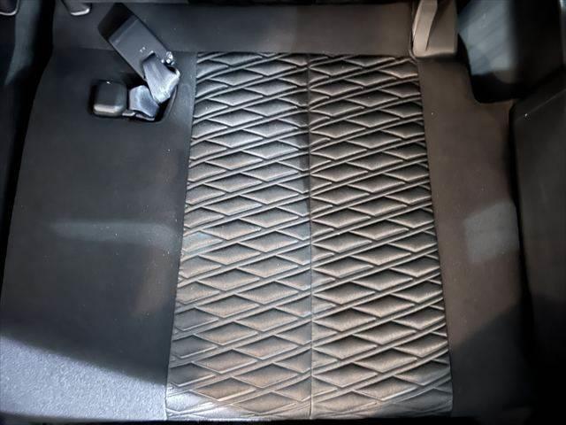 デリカＤ：５ Ｐ　７人乗り　純正１０インチナビ　禁煙車　両側パワースライドドア　全方位カメラ　４ＷＤ　フルセグ　ＬＥＤヘッドライト　シートヒーター　ＥＴＣ　Ｂｌｕｅｔｏｏｔｈ　ミュージックサーバー　レーダークルーズコントロール（70枚目）