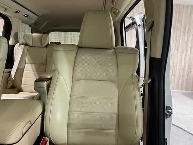 アルファードハイブリッド エグゼクティブラウンジ リアモデリスタエアロ 本革シート 後席フリップダウンモニター 両側パワスラ 衝突軽減ブレーキ JBL 純正ナビ 全方位カメラ Bluetooth フルセグ ETC シートヒーター シートエアコン(65枚目)