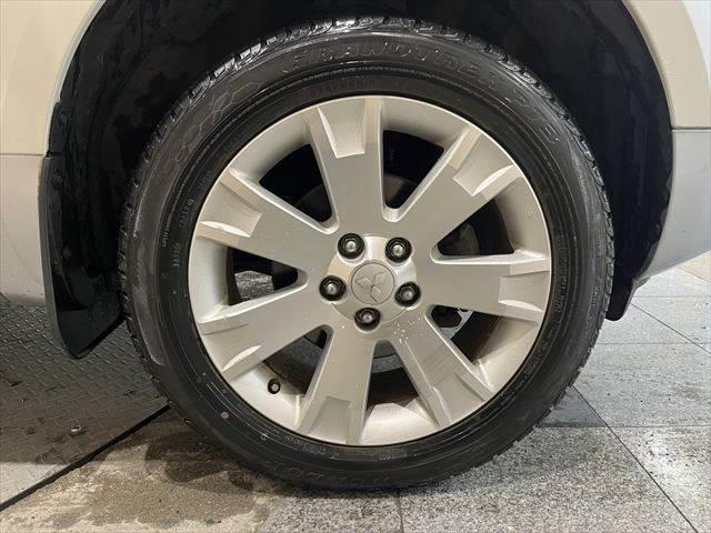 デリカＤ：５ シャモニー　クルーズコントロール　バックカメラ　純正ＨＤＤナビ　両側パワースライドドア　フルセグ　４ＷＤ　ＨＩＤヘッドライト　サイドカメラ　フロントカメラ　スマートキー　フォグランプ　純正１８インチアルミホイール（15枚目）