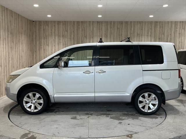 デリカＤ：５ シャモニー　クルーズコントロール　バックカメラ　純正ＨＤＤナビ　両側パワースライドドア　フルセグ　４ＷＤ　ＨＩＤヘッドライト　サイドカメラ　フロントカメラ　スマートキー　フォグランプ　純正１８インチアルミホイール（22枚目）
