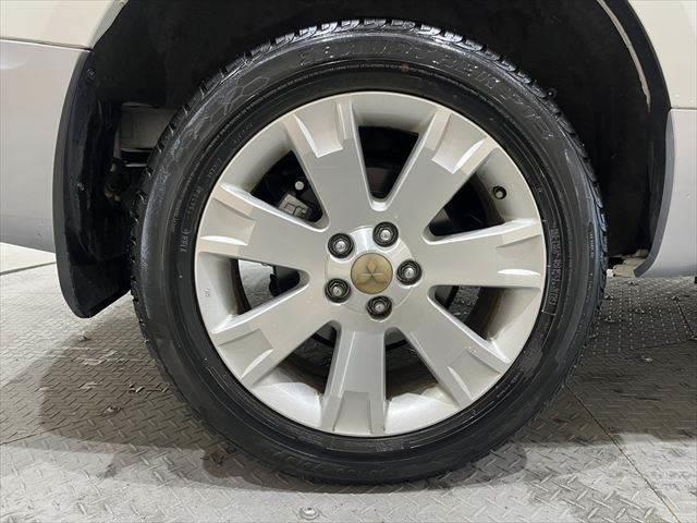 デリカＤ：５ シャモニー　クルーズコントロール　バックカメラ　純正ＨＤＤナビ　両側パワースライドドア　フルセグ　４ＷＤ　ＨＩＤヘッドライト　サイドカメラ　フロントカメラ　スマートキー　フォグランプ　純正１８インチアルミホイール（31枚目）