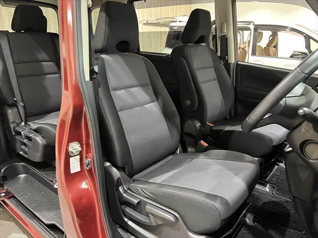 セレナ ＸＶ　プロパイロット　フルセグＴＶ　フリップダウンモニター　全周囲カメラ　両側パワースライドドア　純正１０インチナビ　レーダークルーズコントロール　Ｂｌｕｅｔｏｏｔｈ　シートヒーター　スマートキー（9枚目）