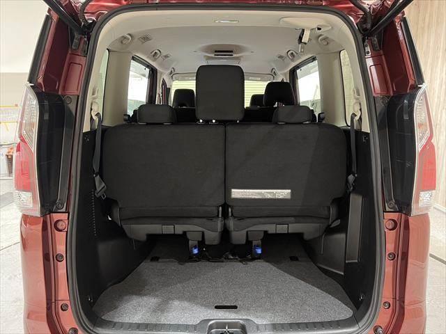 セレナ ＸＶ　プロパイロット　フルセグＴＶ　フリップダウンモニター　全周囲カメラ　両側パワースライドドア　純正１０インチナビ　レーダークルーズコントロール　Ｂｌｕｅｔｏｏｔｈ　シートヒーター　スマートキー（12枚目）