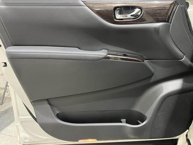 NISSAN ELGRAND 250HIGHWAY STAR BLACK LEATHER