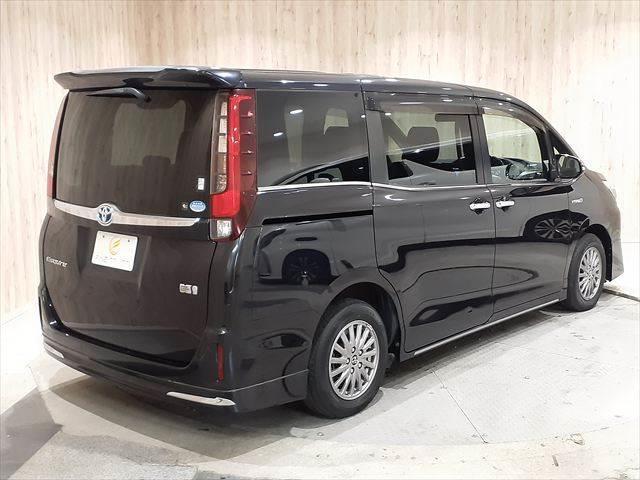 エスクァイア ハイブリッドGi 両側パワースライドドア LEDヘッドライト 本革シート 禁煙車 シートヒーター クルーズコントロール 純正9インチナビ フルセグTV Bluetooth バックカメラ スマートキー 盗難防止装置(17枚目)