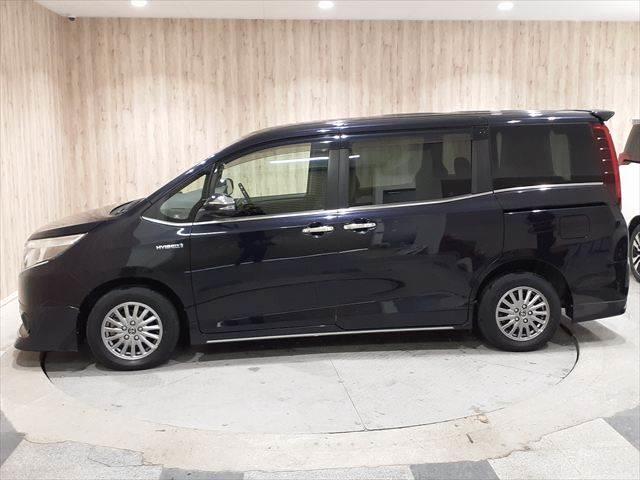 エスクァイア ハイブリッドGi 両側パワースライドドア LEDヘッドライト 本革シート 禁煙車 シートヒーター クルーズコントロール 純正9インチナビ フルセグTV Bluetooth バックカメラ スマートキー 盗難防止装置(20枚目)