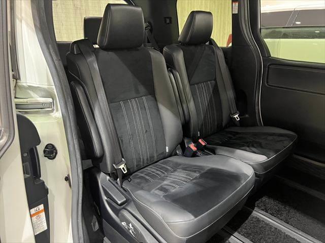 TOYOTA ESQUIRE GI PREMIUM PACKAGE BLACK TAILORED