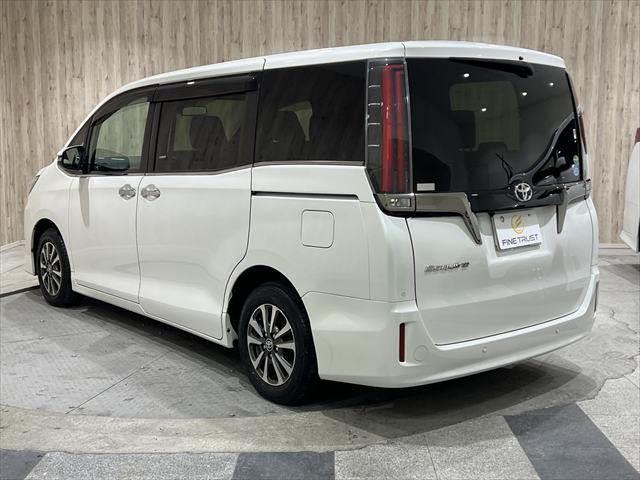 TOYOTA ESQUIRE GI PREMIUM PACKAGE BLACK TAILORED