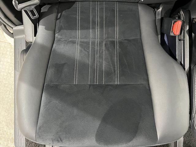 TOYOTA ESQUIRE GI PREMIUM PACKAGE BLACK TAILORED