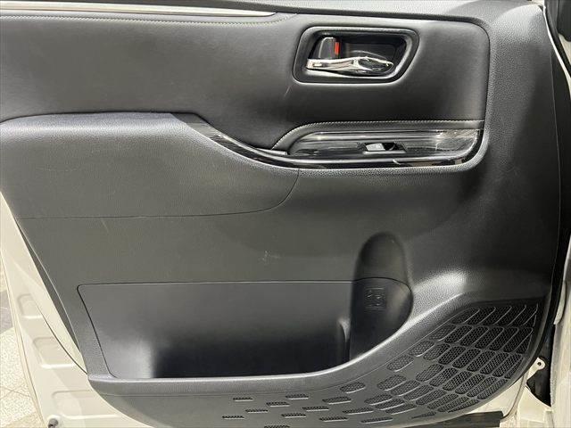 TOYOTA ESQUIRE GI PREMIUM PACKAGE BLACK TAILORED