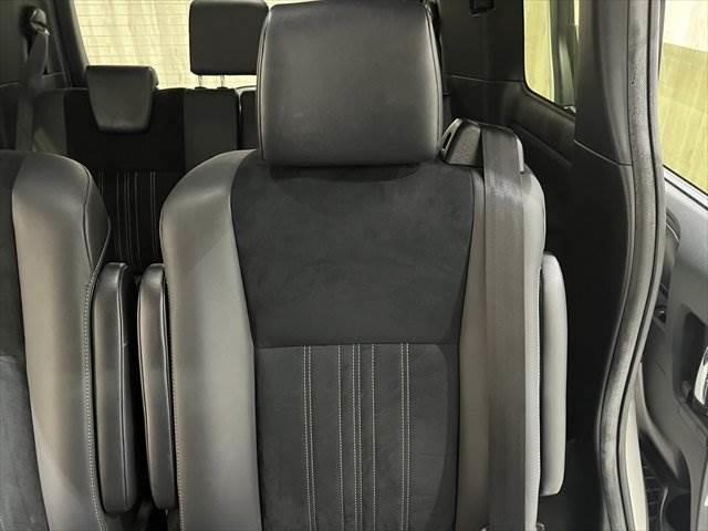 TOYOTA ESQUIRE GI PREMIUM PACKAGE BLACK TAILORED