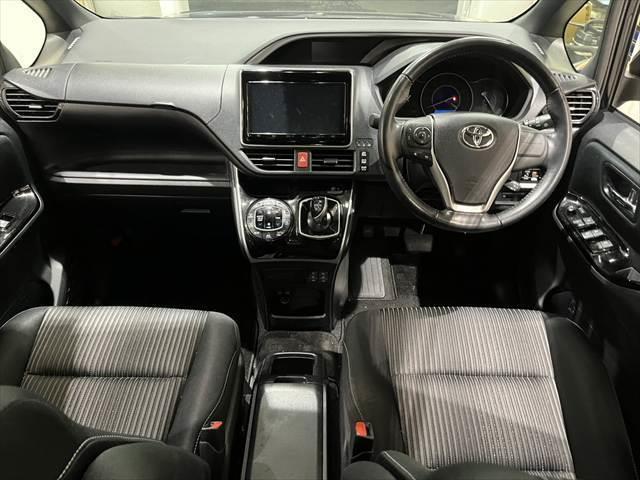 ヴォクシー ハイブリッドZS 煌 純正9インチナビ クルーズコントロール 両側パワースライドドア 禁煙車 ETC Bluetooth バックカメラ シートヒーター LEDヘッドライト スマートキー 衝突軽減ブレーキ(3枚目)