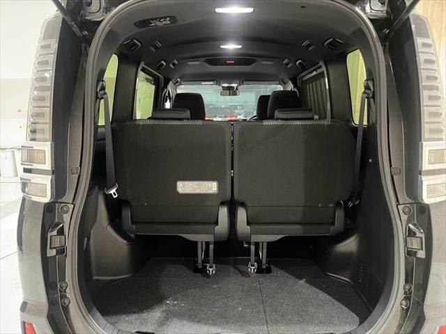 ヴォクシー ハイブリッドZS 煌 純正9インチナビ クルーズコントロール 両側パワースライドドア 禁煙車 ETC Bluetooth バックカメラ シートヒーター LEDヘッドライト スマートキー 衝突軽減ブレーキ(11枚目)