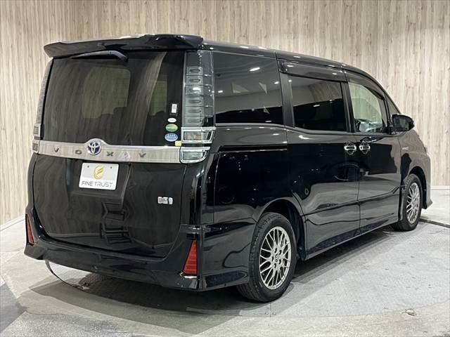 ヴォクシー ハイブリッドZS 煌 純正9インチナビ クルーズコントロール 両側パワースライドドア 禁煙車 ETC Bluetooth バックカメラ シートヒーター LEDヘッドライト スマートキー 衝突軽減ブレーキ(19枚目)