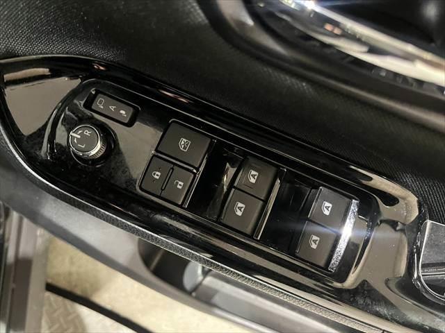 ヴォクシー ハイブリッドZS 煌 純正9インチナビ クルーズコントロール 両側パワースライドドア 禁煙車 ETC Bluetooth バックカメラ シートヒーター LEDヘッドライト スマートキー 衝突軽減ブレーキ(45枚目)