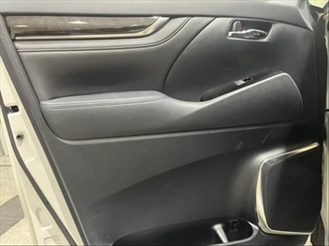 アルファード 2.5S Cパッケージ サンルーフ 純正9インチナビ 両側パワースライドドア 電動リアゲート レーダークルーズコントロール 衝突軽減ブレーキ Bカメラ ハーフレザー 1500W給電 フルセグ Bluetooth パワーシート(64枚目)