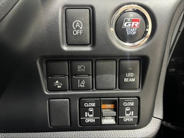 ヴォクシー ZS GRスポーツ クルーズコントロール 両側パワースライドドア LEDヘッドライト 禁煙車 ダブルエアコン 純正18インチアルミホイール スマートキー 衝突軽減ブレーキ Bluetooth 地デジTV プッシュスタート(5枚目)