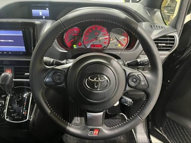 ヴォクシー ZS GRスポーツ クルーズコントロール 両側パワースライドドア LEDヘッドライト 禁煙車 ダブルエアコン 純正18インチアルミホイール スマートキー 衝突軽減ブレーキ Bluetooth 地デジTV プッシュスタート(10枚目)