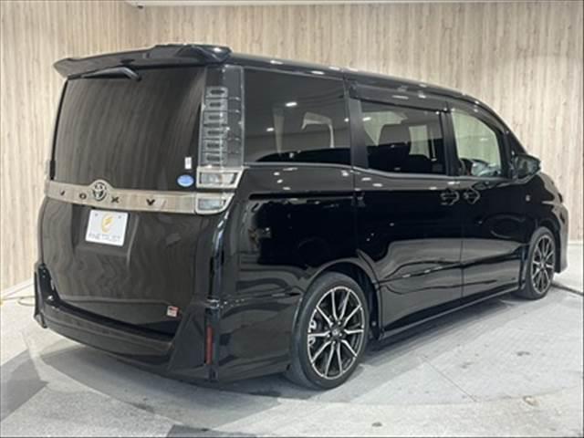 ヴォクシー ZS GRスポーツ クルーズコントロール 両側パワースライドドア LEDヘッドライト 禁煙車 ダブルエアコン 純正18インチアルミホイール スマートキー 衝突軽減ブレーキ Bluetooth 地デジTV プッシュスタート(17枚目)