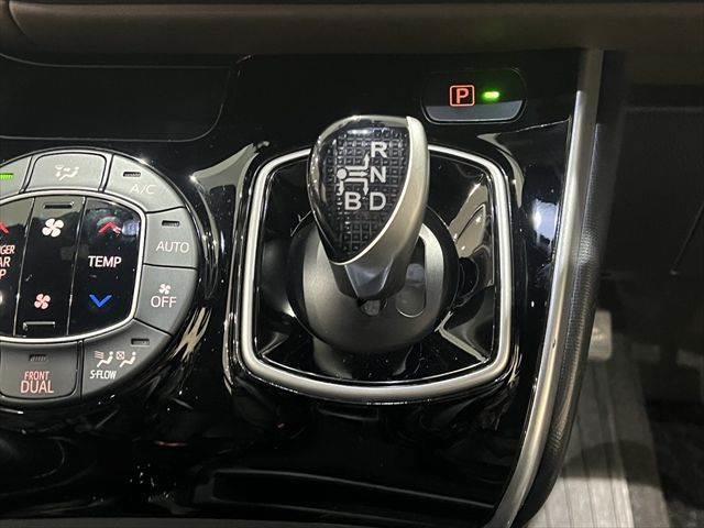 TOYOTA ESQUIRE HYBRID GI