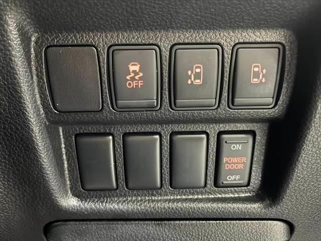 エルグランド ２５０ハイウェイスターＳ　アーバンクロム　純正ＳＤナビ　両側パワースライドドア　バックカメラ　ＬＥＤヘッドライト　禁煙車　スマートキー　純正エアロ　クルーズコントロール　オットマン　電動格納ミラー　ＥＴＣ（4枚目）