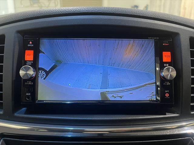 エルグランド ２５０ハイウェイスターＳ　アーバンクロム　純正ＳＤナビ　両側パワースライドドア　バックカメラ　ＬＥＤヘッドライト　禁煙車　スマートキー　純正エアロ　クルーズコントロール　オットマン　電動格納ミラー　ＥＴＣ（5枚目）