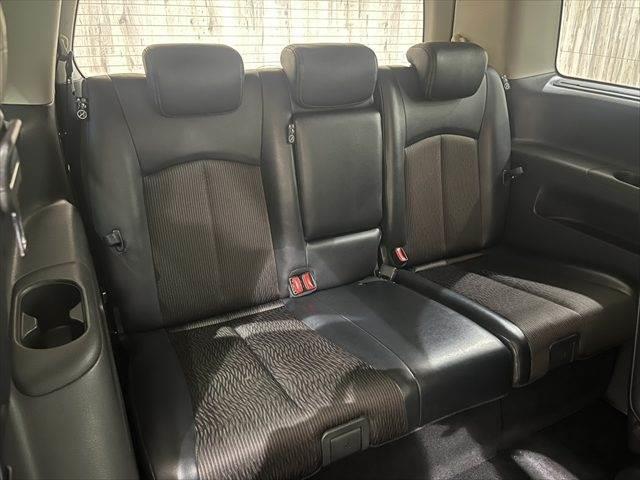 エルグランド ２５０ハイウェイスターＳ　アーバンクロム　純正ＳＤナビ　両側パワースライドドア　バックカメラ　ＬＥＤヘッドライト　禁煙車　スマートキー　純正エアロ　クルーズコントロール　オットマン　電動格納ミラー　ＥＴＣ（8枚目）